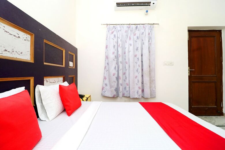Oyo 37663 Hotel Royal Palace