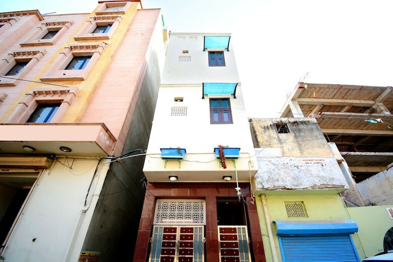 Hotel Oyo 8361 Leela Residency