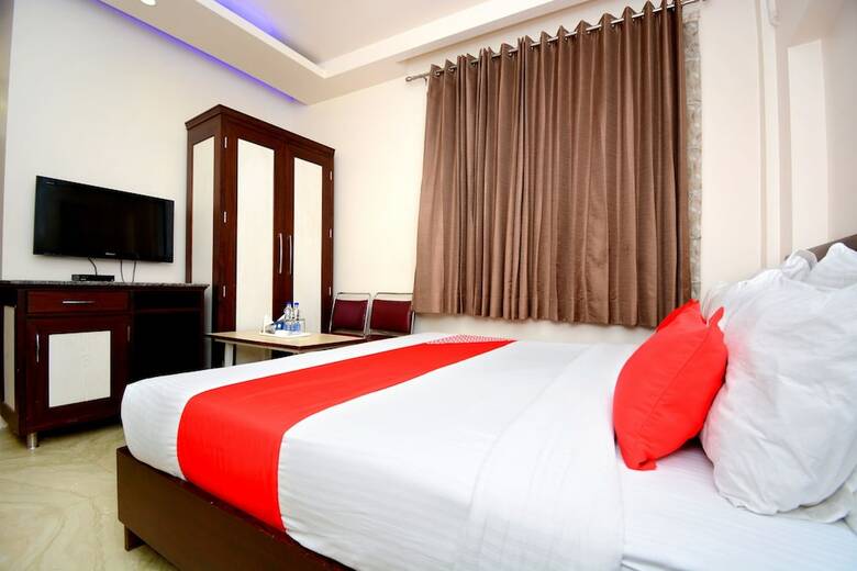 Hotel Oyo 8361 Leela Residency