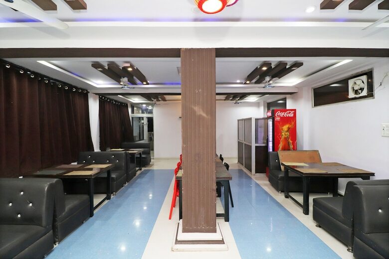 Oyo 43850 Hotel Mn Galaxy