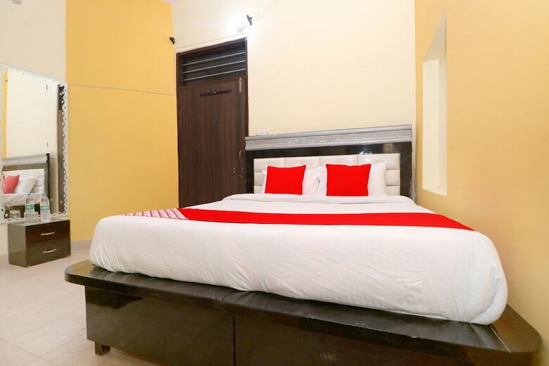 Oyo 39852 Hotel Noor