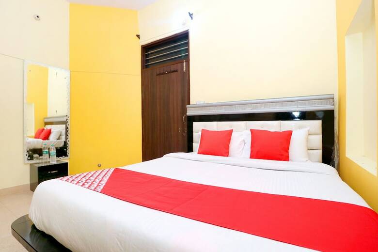 Oyo 39852 Hotel Noor