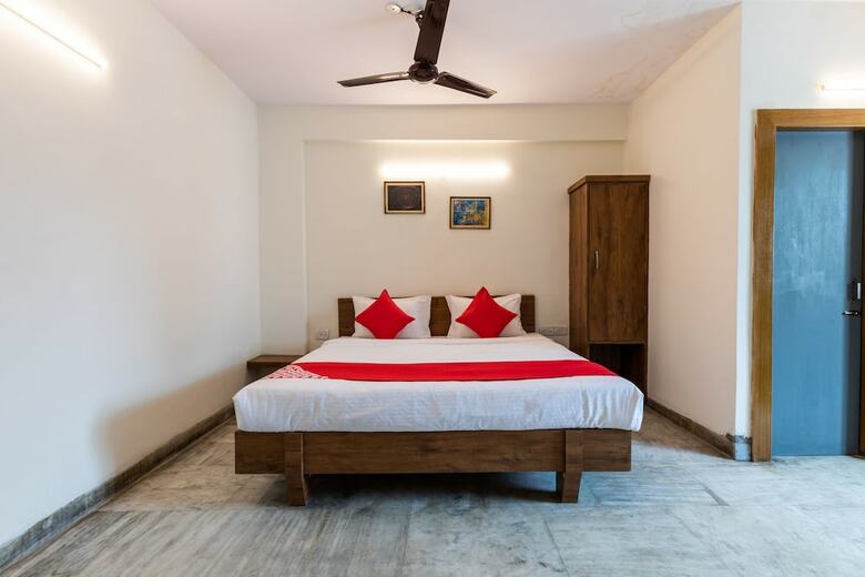 Oyo 28360 Hotel Rajdeep