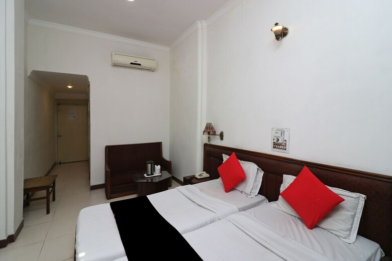Capital O 1382 Mohan Hotel