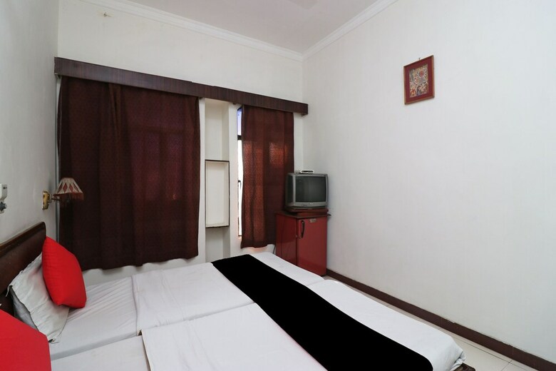 Capital O 1382 Mohan Hotel