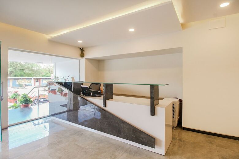 Oyo 30651 Hotel Meridian