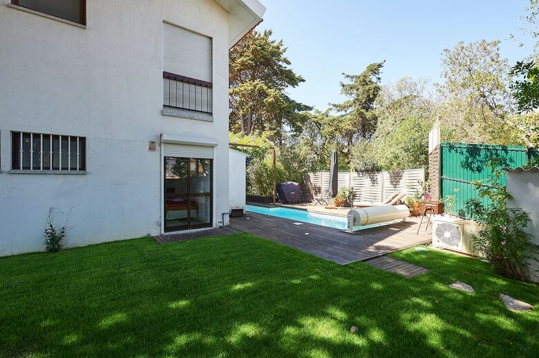 Central Holiday Home
