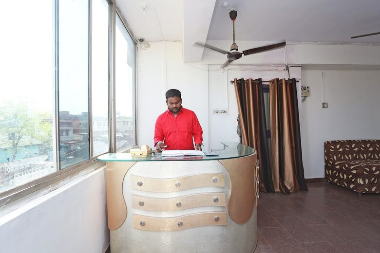 Oyo 36007 Hotel Mahendra