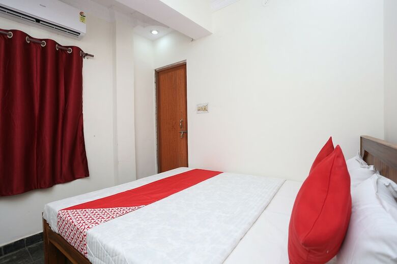 Oyo 36007 Hotel Mahendra