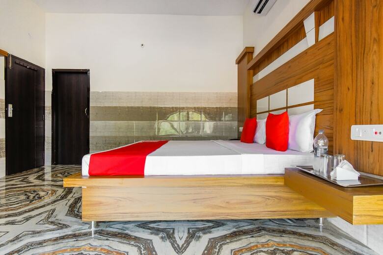 Hotel Oyo 46365 New Mayur