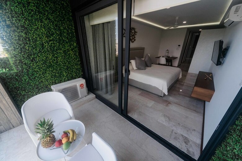 One Paralia Condo Boutique