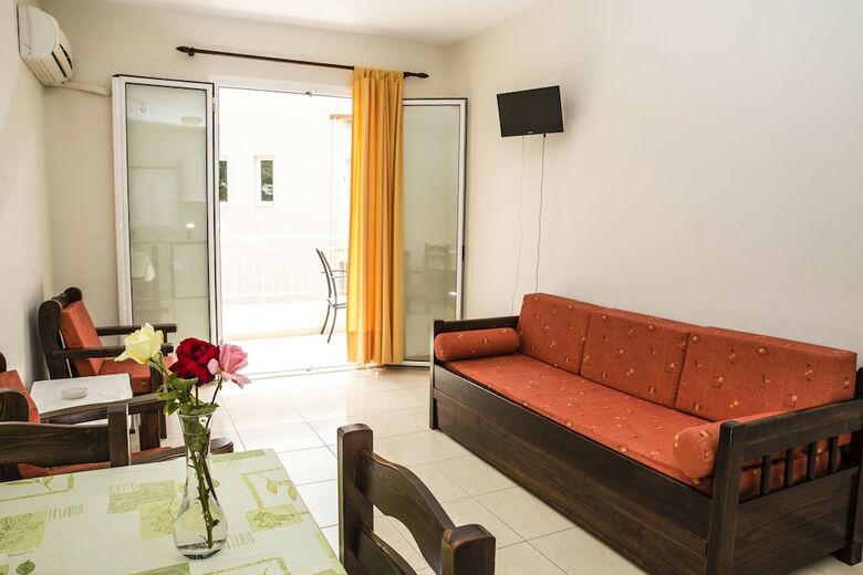 Aparthotel Mani's Rose Hotel