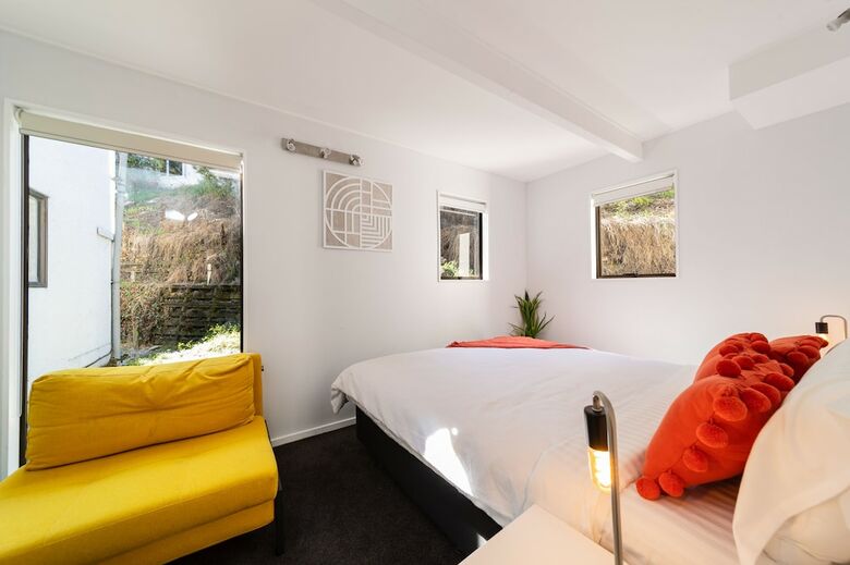 Central, Modern City Loft Style Home - Cbd