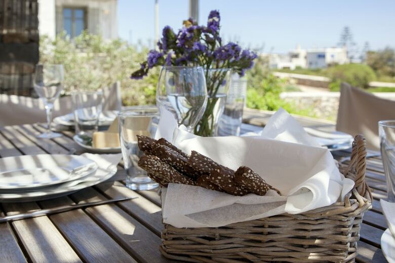 Idyllic Holiday Villa Gardenview Nr Beach