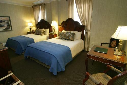 Hotel Charley Creek Inn