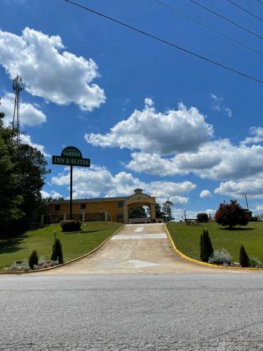Hotel Garden Inn & Suites