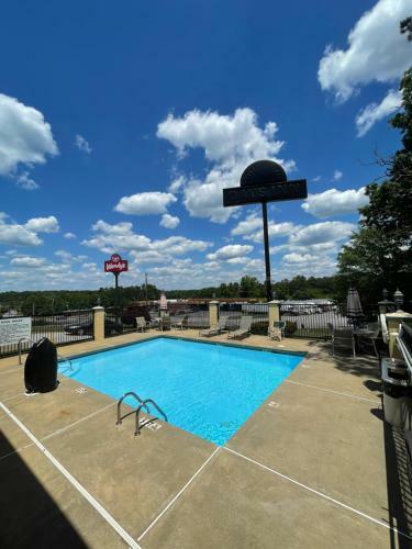 Hotel Garden Inn & Suites