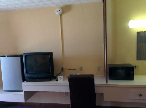 Budget Host Stone's Motel
