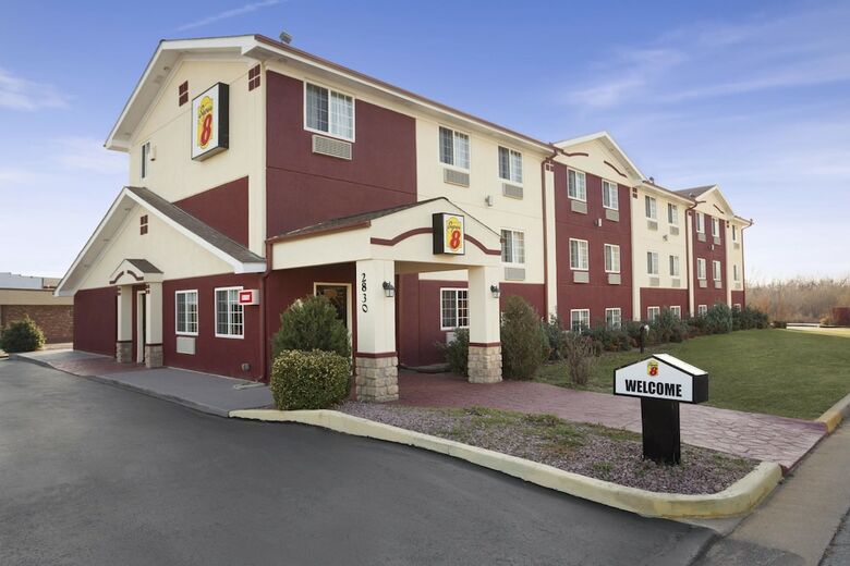 Hotel Super 8 By Wyndham Joplin