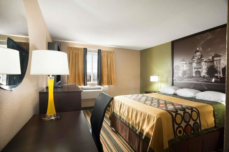 Hotel Super 8 By Wyndham Joplin