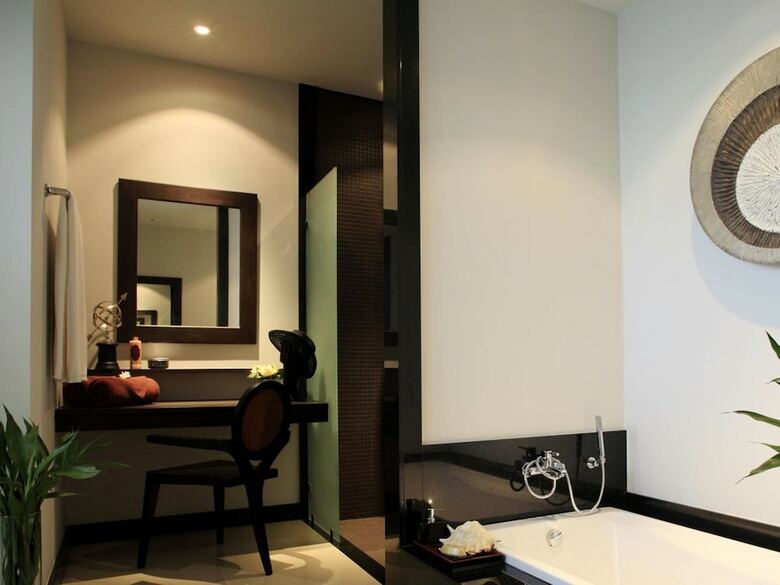 Two Villas Holiday Phuket Onyx Style Nai Harn Beach