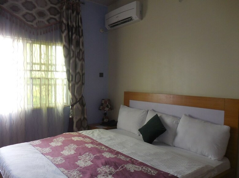 Hotel The College Court Suites