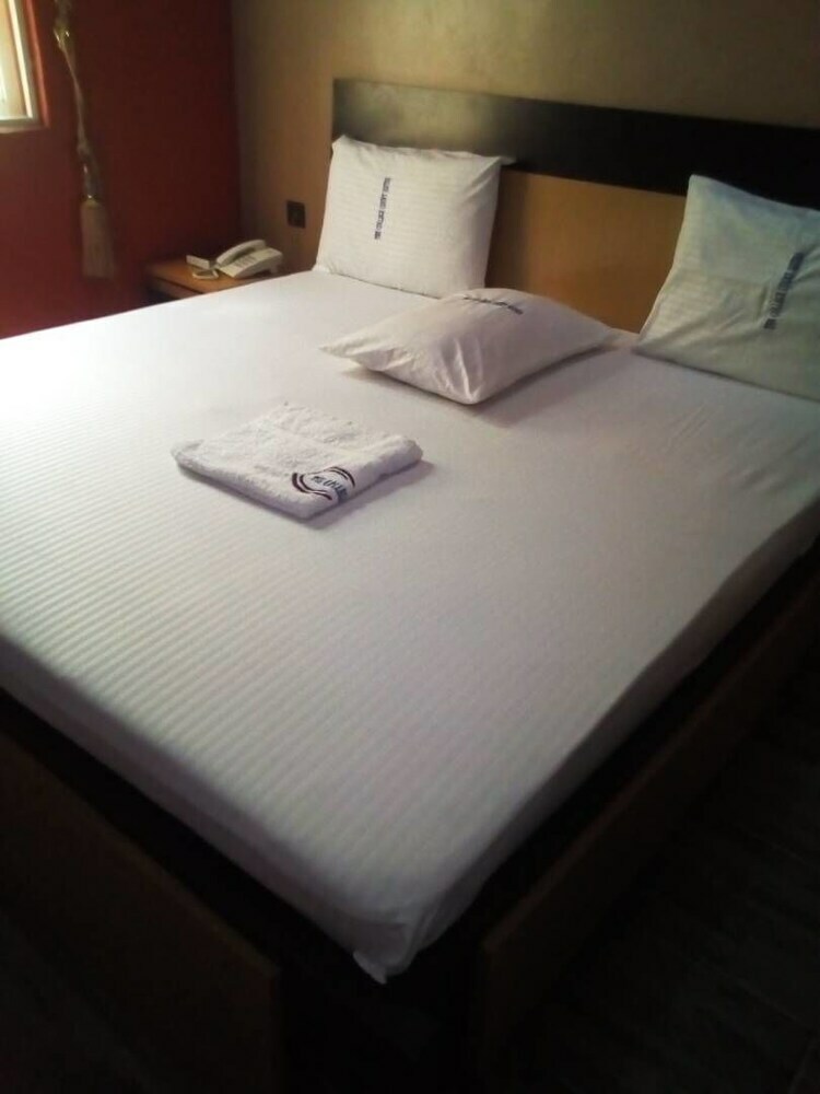 Hotel The College Court Suites