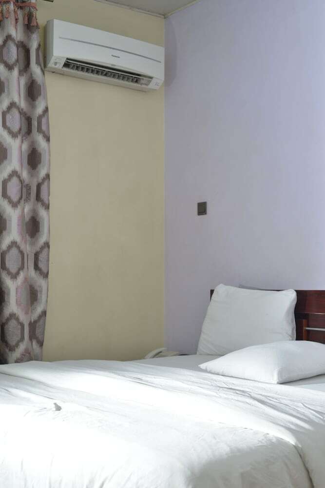 Hotel The College Court Suites