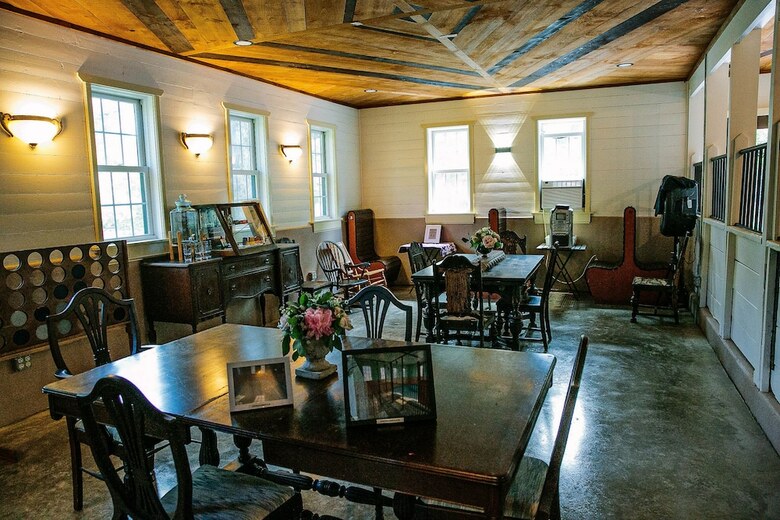 Hotel The Long Neck Inn