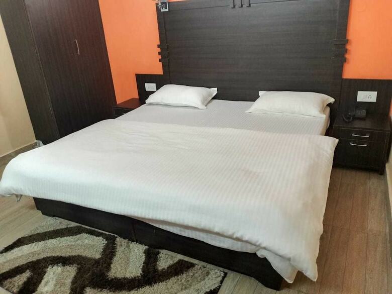 Stayapart Hotel Uday Palace