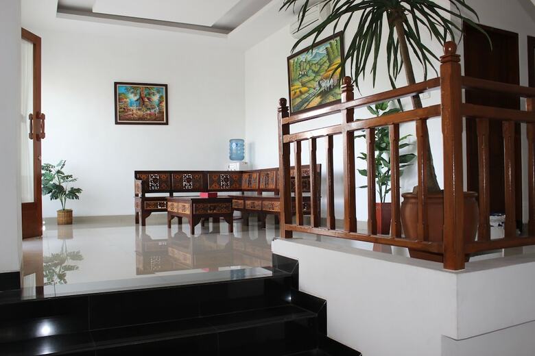 Hotel Ratu Homestay Malang