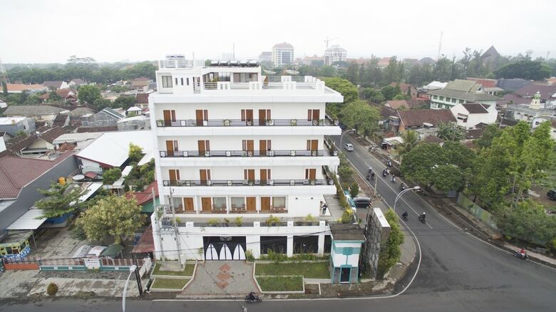 Hotel Ratu Homestay Malang