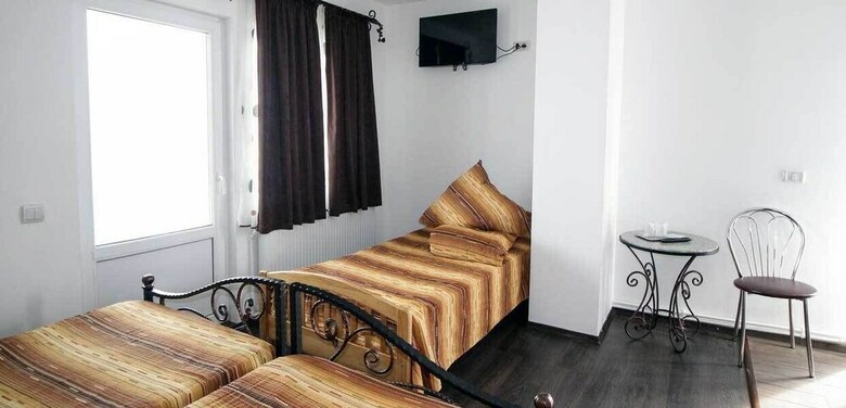 Hostal Aris Meridian Hostel