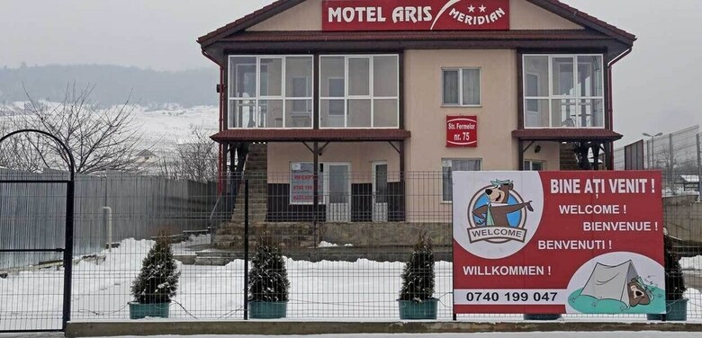 Hostal Aris Meridian Hostel