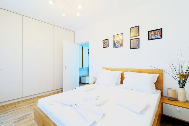 Apartment Stylish Near Otopeni Airport