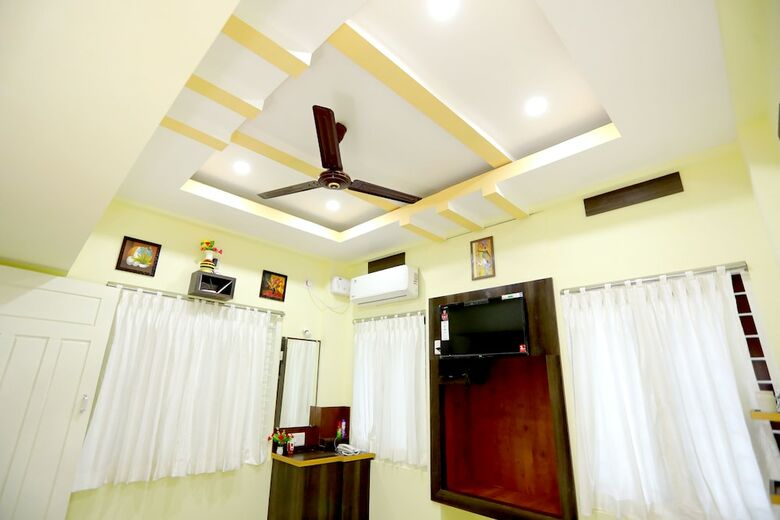 Base9 Airport Hotel