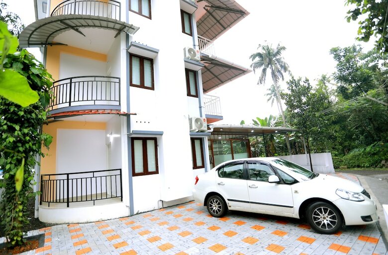 Base9 Airport Hotel