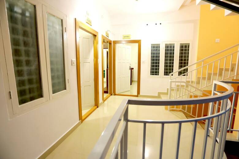 Base9 Airport Hotel