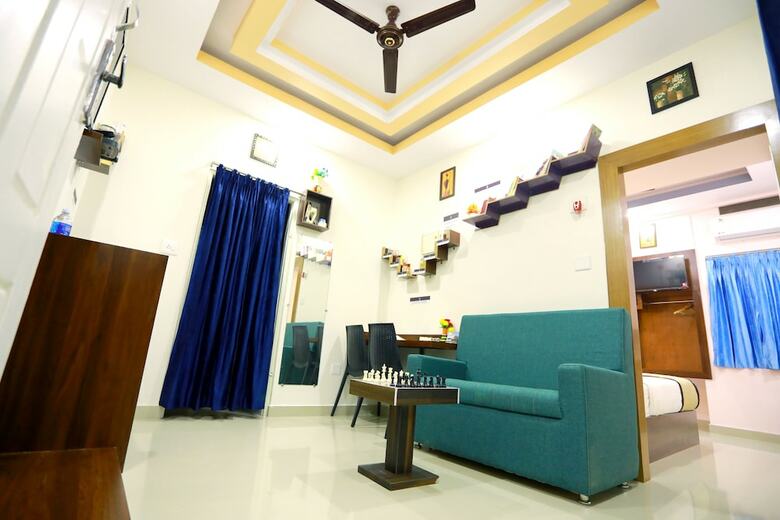 Base9 Airport Hotel