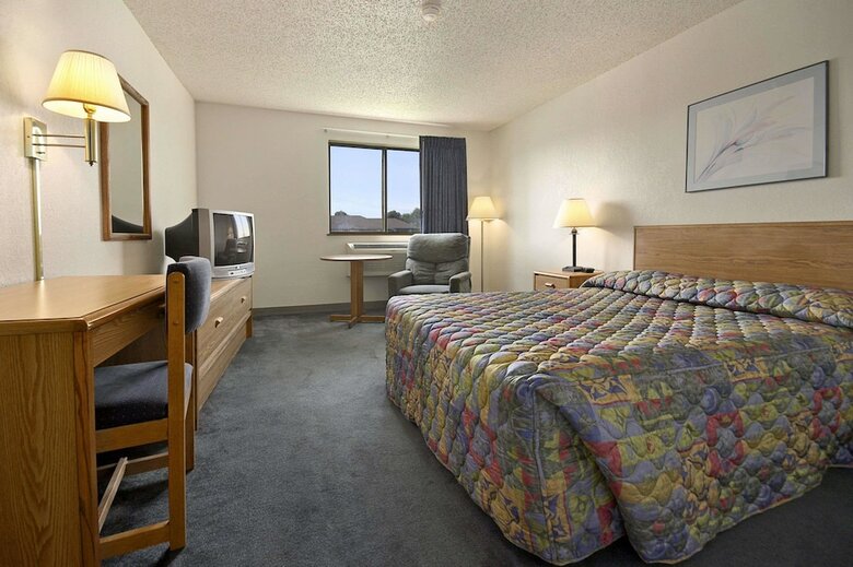 Hotel Super 8 Springfield North I-44