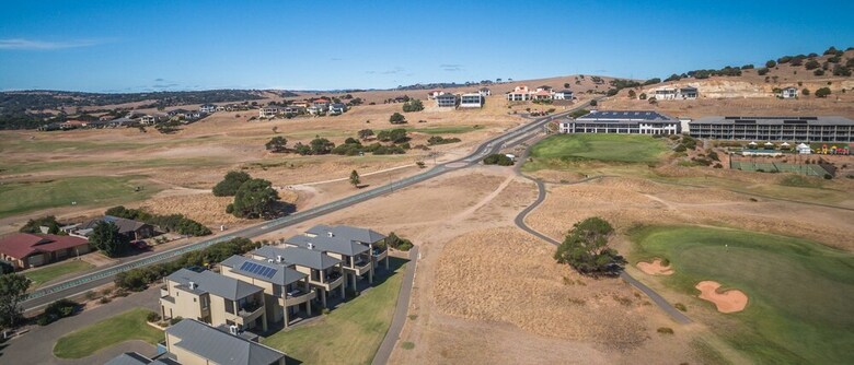 Front 9 Then Dine - 3/61 St Andrews Boulevard