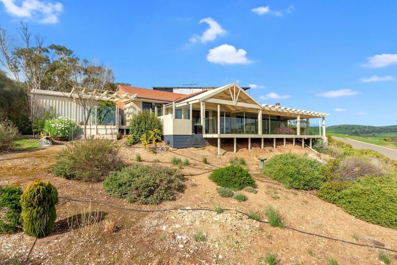 Marina Views - 64 Seaview Avenue