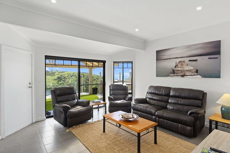 Marina Views - 64 Seaview Avenue