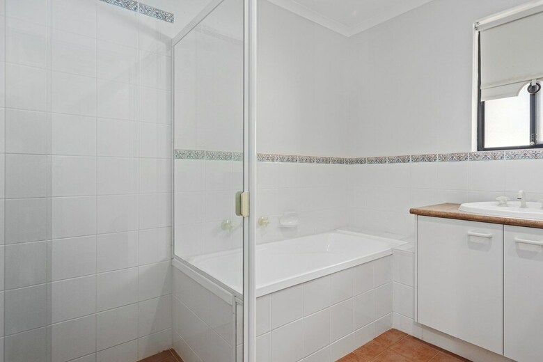 Marina Views - 64 Seaview Avenue