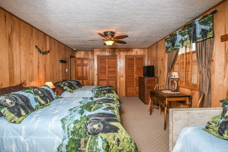 Cabana The Bear's Den