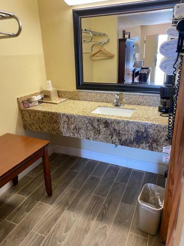 Motel Budget Host Inn - Baxley