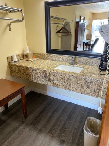 Motel Budget Host Inn - Baxley