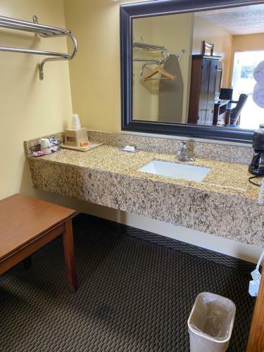 Motel Budget Host Inn - Baxley