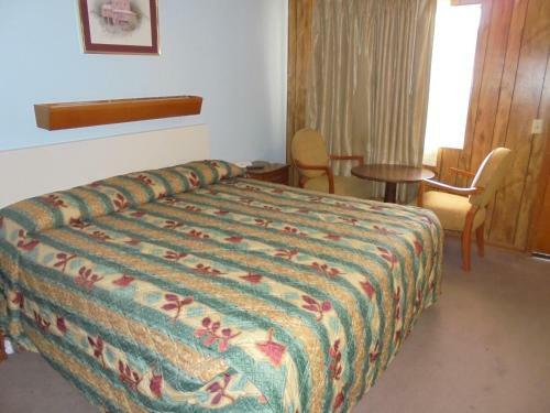 Pine Lodge Motel