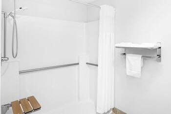 Hotel Days Inn Carroll